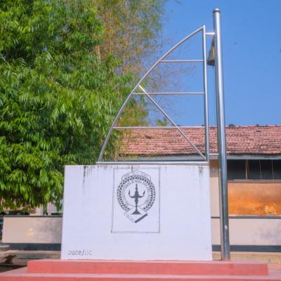 නව වොලිබෝල් ක්‍රීඩා පිටියට මුල් ගල් තැබීම.